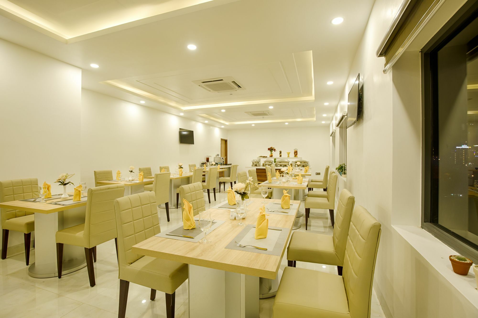 Continent Hotel Дананг Екстериор снимка