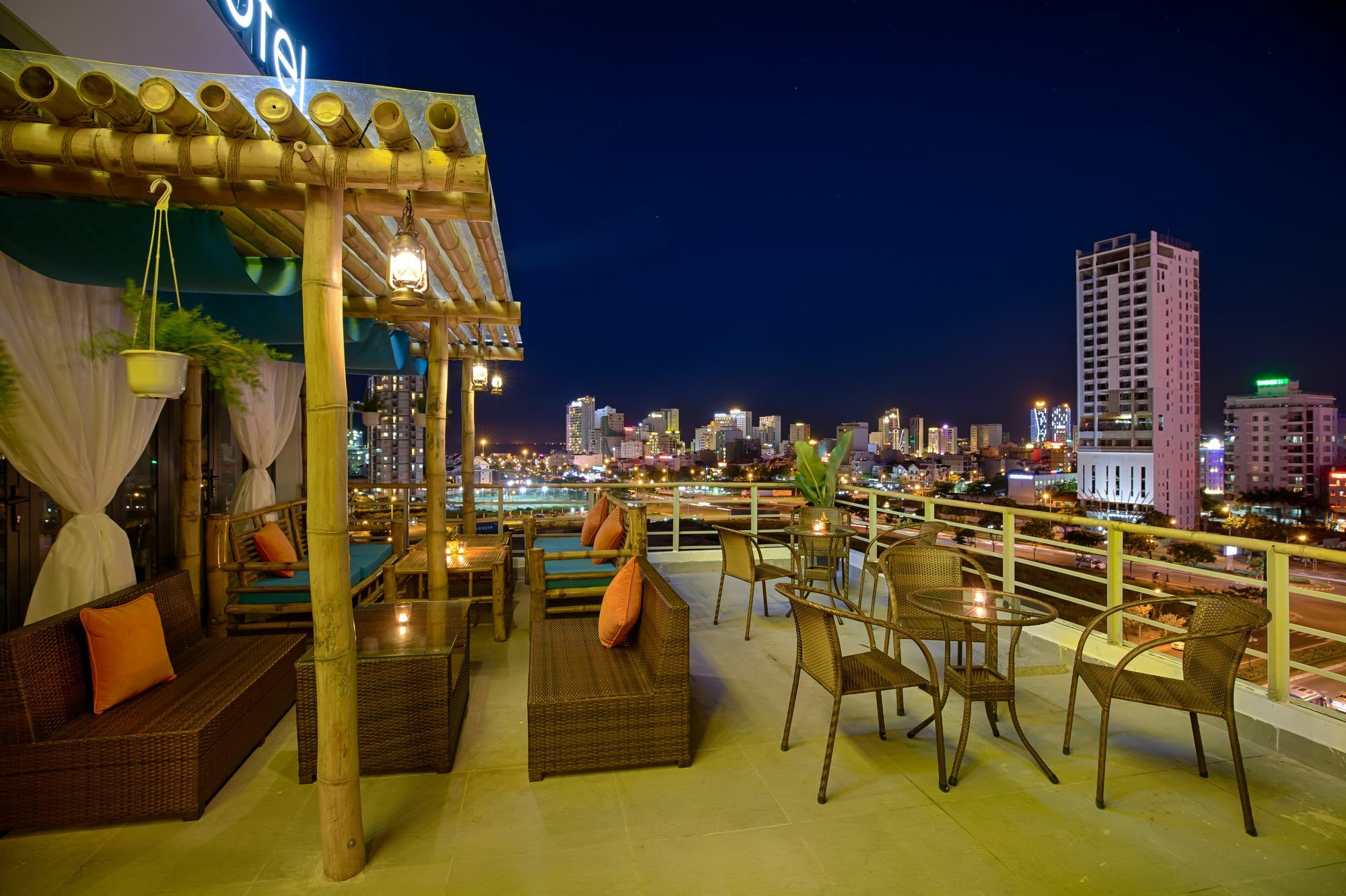 Continent Hotel Дананг Екстериор снимка